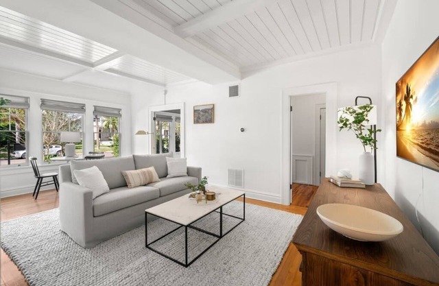 The Adaline #3 | Hyde Park Apt, Steps to Bayshore!