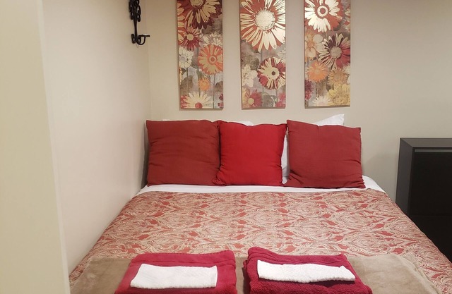 The Airport Lodge - 10 mins from Airport