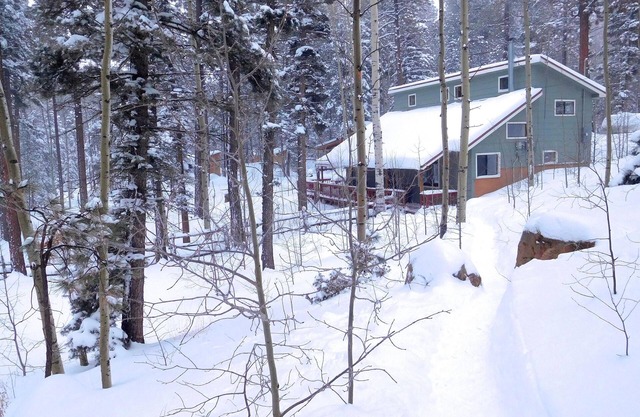 The Alpaca Barnhaus in the Jemez Mountains-Quiet & Comfortable at 8700'