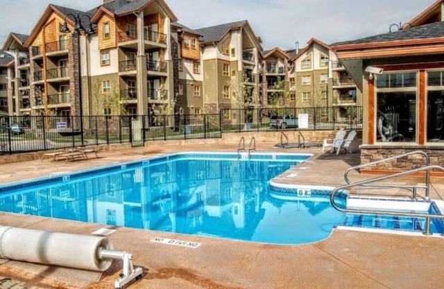 ⭐The Altitude Landing⭐| Pool | Hot Tub | Gym