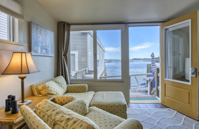 The Angelique - Inn on the Harbor