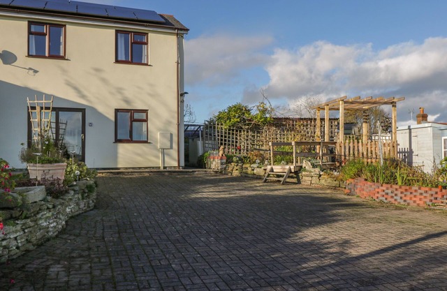 THE ANNEX, pet friendly, with a garden in Drybrook