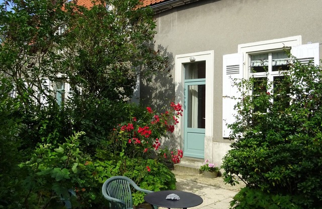 The Artist's Den. Charming apartment nestled in lush greenery.