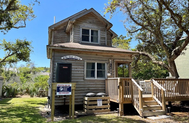 The Back House: Quaint two bedroom Ocracoke Island cottage