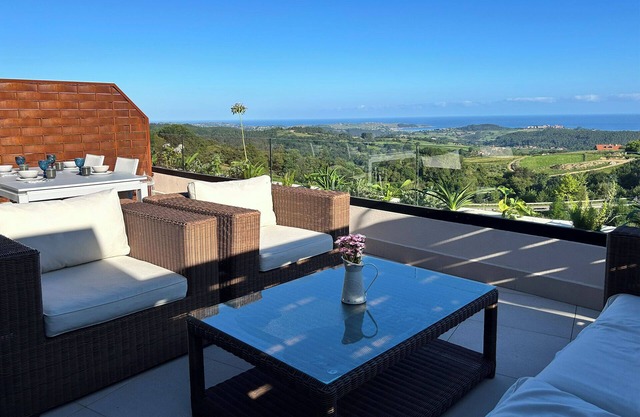 The balcony of Oyambre. New exclusive accommodation with sea and mountain views.