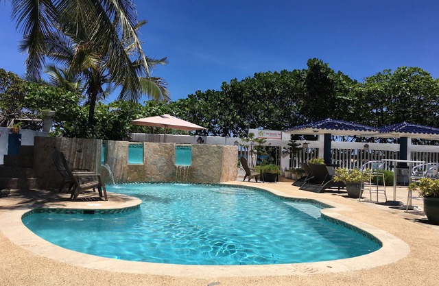 The Beach Guesthouse - Oceanfront Paradise for 13 guests