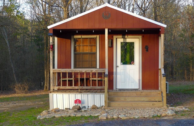 THE BEARS LAIR CABIN- Cabin#2 @ HIDDEN OAKS CABINS