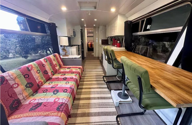 The Bello BigRig - Luxury Riverfront Bus Conversion, close to town, pet friendly