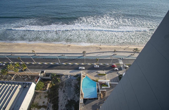 The Best Location on the Malecon- Horizon 1601