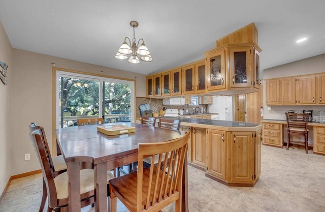 The Bird Nest- Bunkhouse, Sports Court, & Kayaks