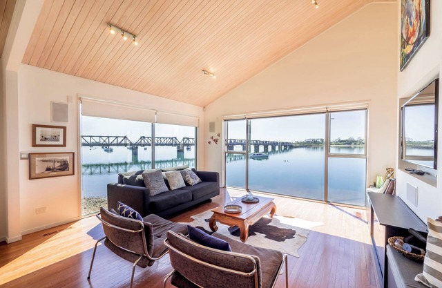 The Boatshed - Tauranga City's tranquil hideaway