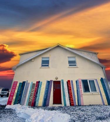 The Bookstore Family Apartment