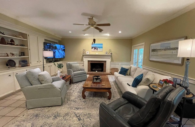 The Bradley is a classic quiet & charming 4-bedroom house in North Jackson.