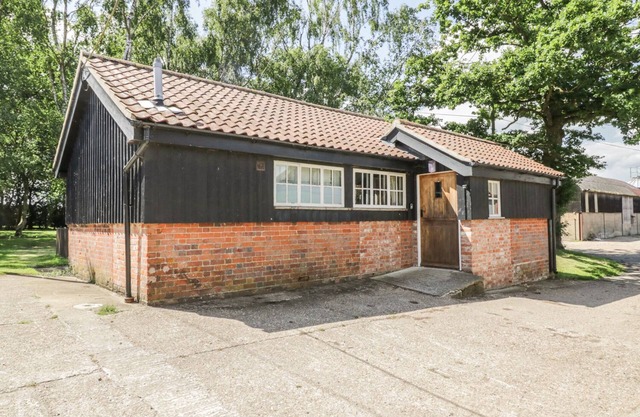 THE BULL PEN, with a garden in Eye