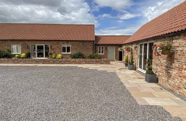 THE BYRE, pet friendly, luxury holiday cottage in East Cowton