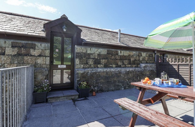 THE BYRE, pet friendly, character holiday cottage in St Cleer