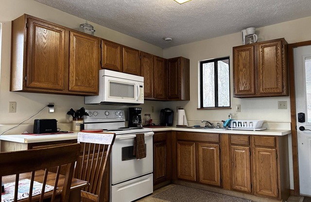 The Cabin located in Beautiful Alpine Lake Resort