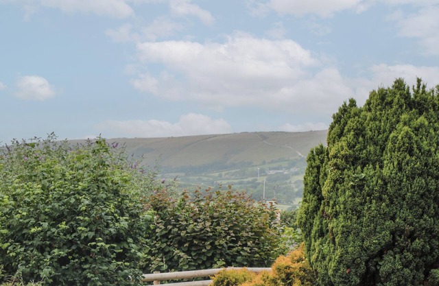 THE CABIN, romantic, with a garden in Swanage