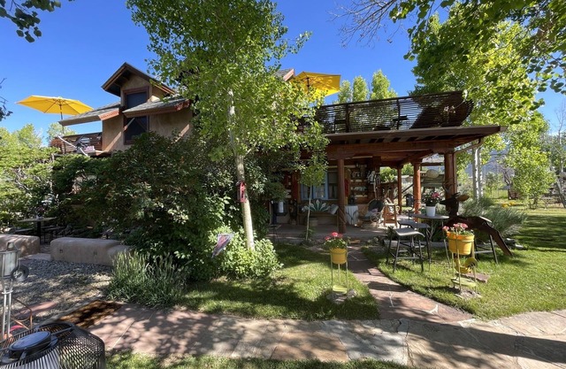 THE CASA CARMEN-ARROYO SECO! LOCATION 15 MINUTES FROM TAOS AND TAOS SKI VALLEY!