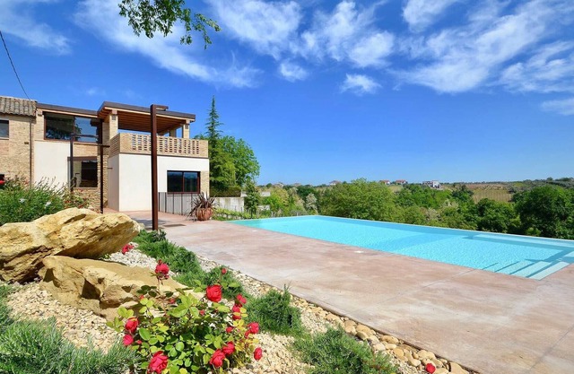 The Casa del Toro - Borgo Baccile by Vini Fantini