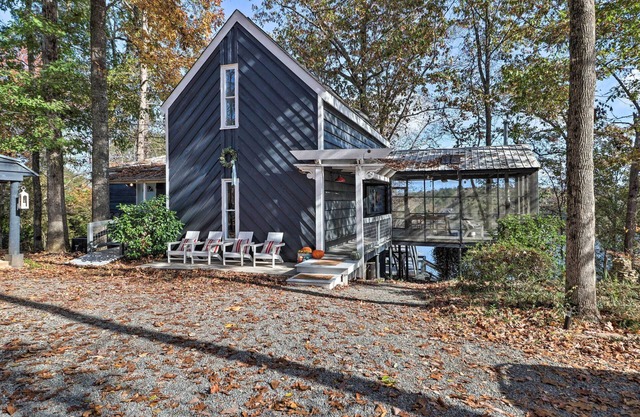 'The Chalet on Sinclair' w/Private Dock & Kayaks!