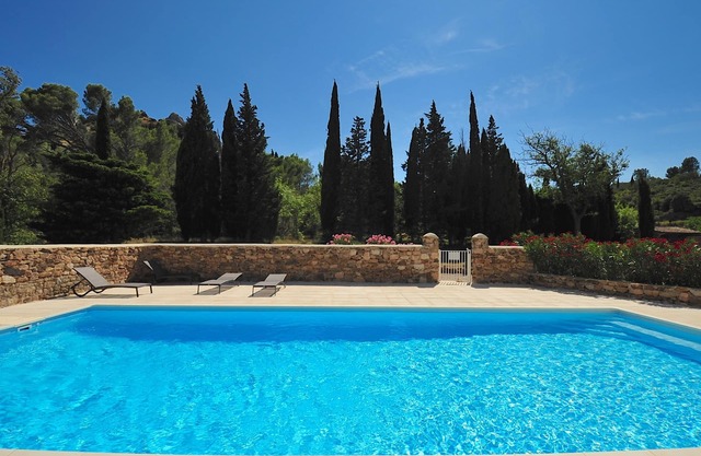 The charm of a bastide in private domain with large pool