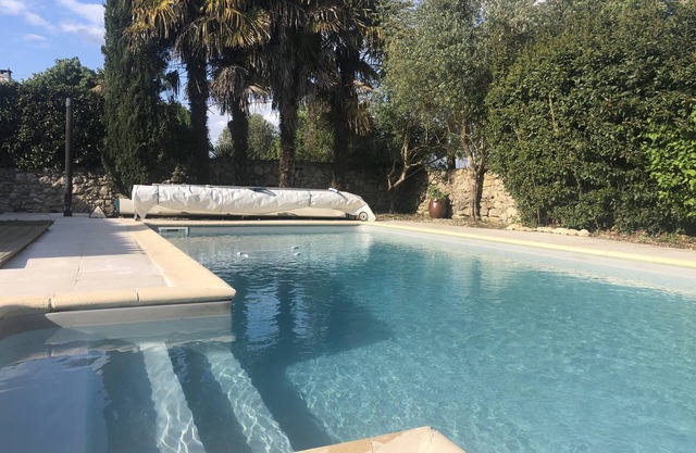 THE CHARM OF A HAMLET HOUSE WITH POOL BETWEEN VINEYARDS AND FORTIFIED CITY