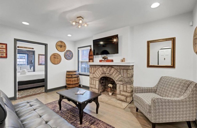 The Chuckwick House - Sleeps 10 in Beds