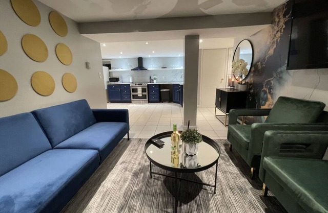 The Circle Suite Near JFK Airport