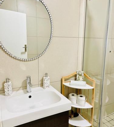 The Classy West End 1 bed with sleeper couch