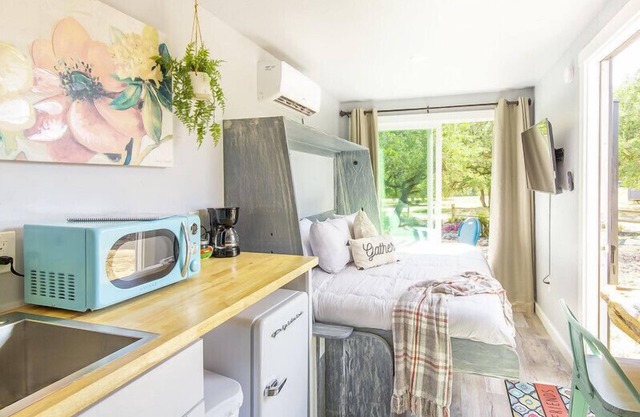 The Container Retreat @ 290 Wine Trail #7