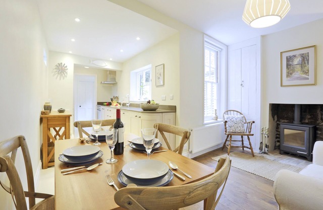 The Cornerstone - Two Bedroom House, Sleeps 4