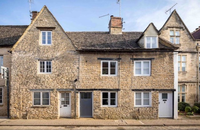 The Cottage, grade 2 listed with parking