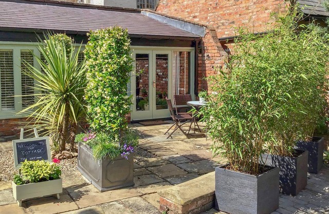 THE COTTAGE @ THE COACH HOUSE, pet friendly in Rossett