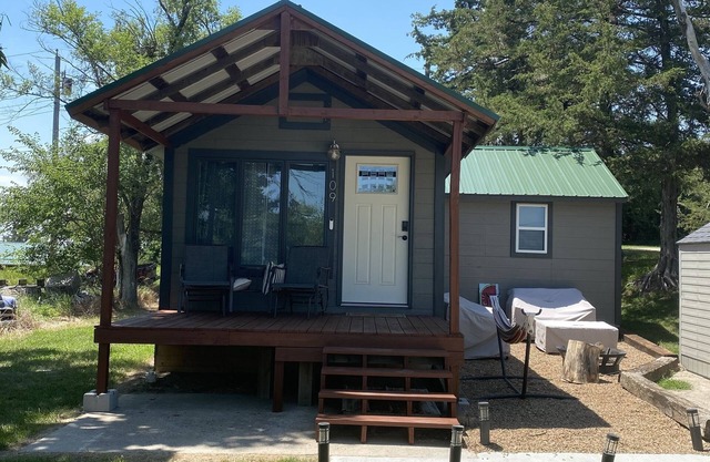 The Country Cottage. A cozy 1bed/1bath in the small country town of Scandia, KS.