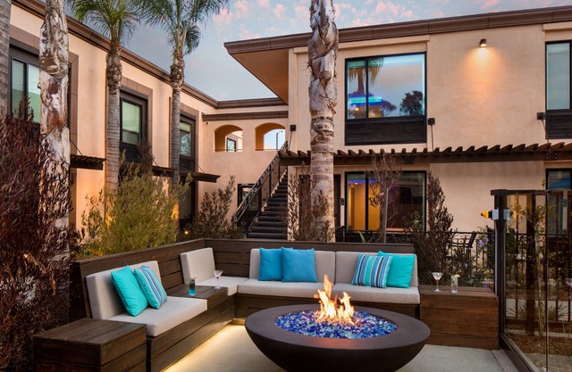 The Cove Hotel, Long Beach