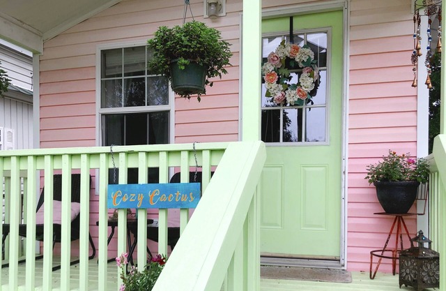 The Cozy Cactus: 1 Room Studio Tiny Home 2.6miles from the Frio River