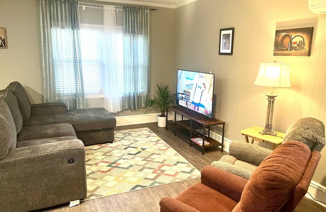 The Cozy Place - Family and Pet friendly. Only 5 minutes away from UGA!