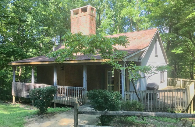 The Craft House - Cutest little Cabin you ever did see!