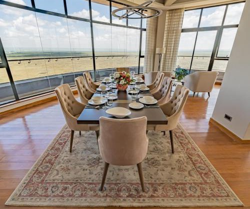 The Curve by the Park Penthouse