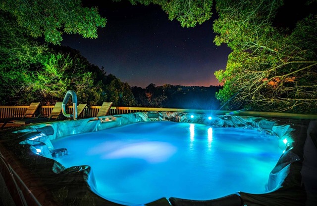 THE CYPRESS HOUSE - 5 Bedroom, River, Pool & Hot Tub