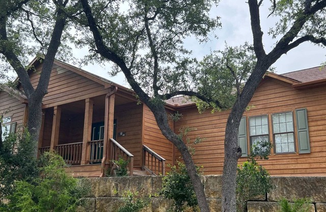 The Den - Family friendly, Close to Fiesta Texas