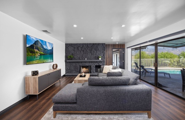 The Designer Home|City Skyline Views|More in LA