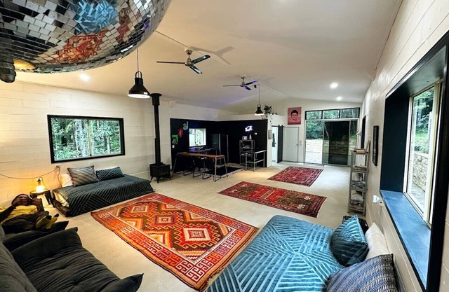 The Disco Studio - Unique Artist Escape with Swimming Hole