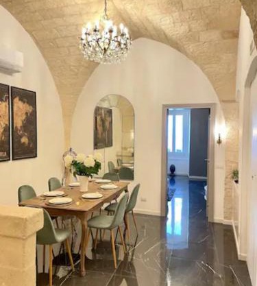 The Duchess's View - NEW! Luxurious Flat in Historical Centre 115 sq m, 3min walk to Cala Porto beach and Private Parking