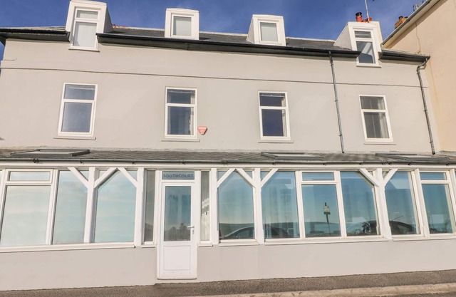 THE EAVES, family friendly, character holiday cottage in Sandgate