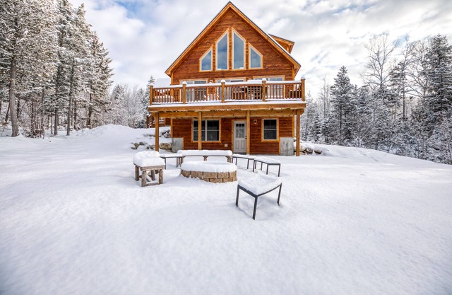 The Escape at ThunderSnow Sunday River lodge with Stunning Views to Wake Up to