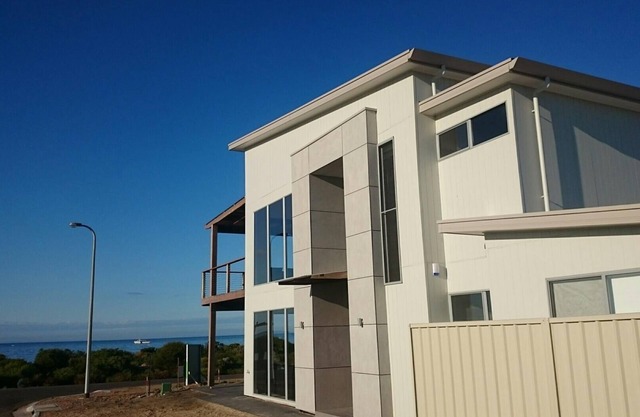 The Esplanade - Large Modern holiday home with spectacular sea Views