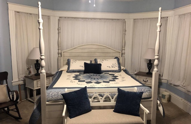 The Estate Room at Shoal Creek B&B