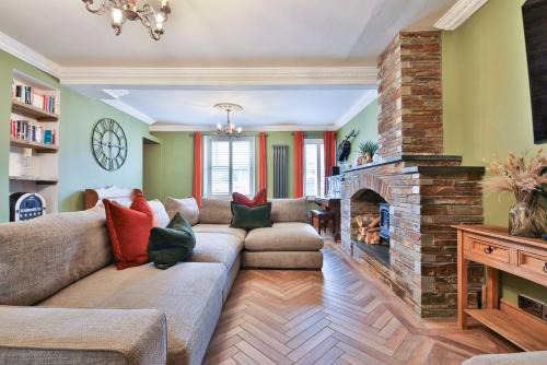 The Family Nest – Swansea 4 Bedroom Retreat